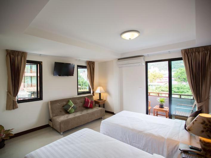 Patong V Hotel Екстериор снимка