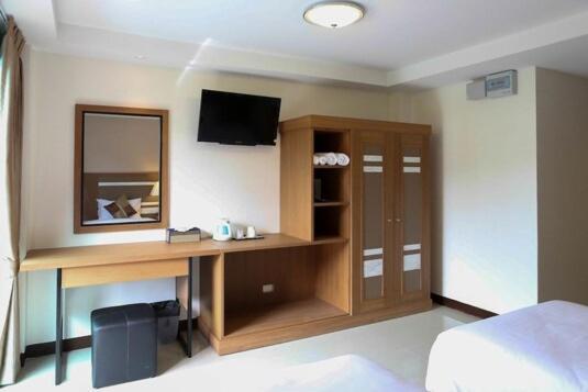 Patong V Hotel Екстериор снимка